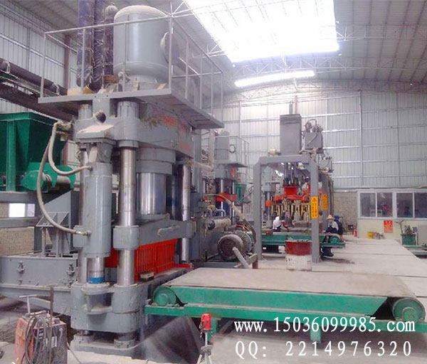 廣西1200噸全自動(dòng)液壓磚機(jī)客戶現(xiàn)場